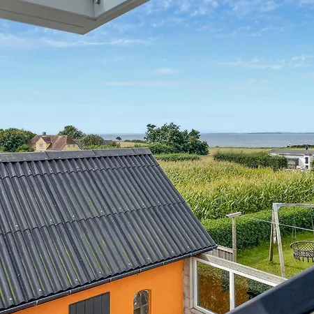 2 Bedroom Gorgeous In Holiday home