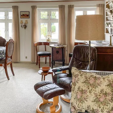 2 Bedroom Gorgeous In Holiday home