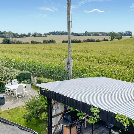 2 Bedroom Gorgeous In בית נופש Tranekær