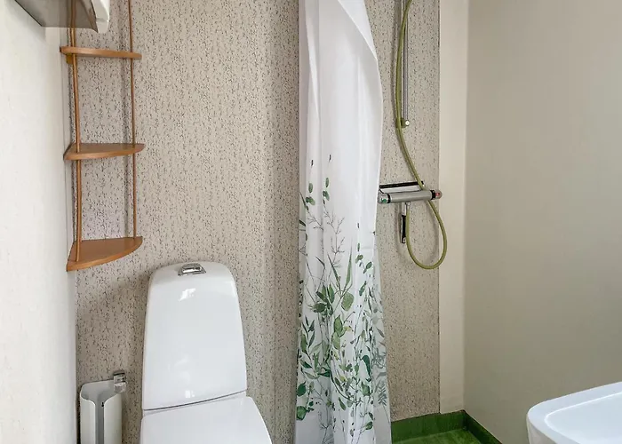 2 Bedroom Gorgeous In Holiday home